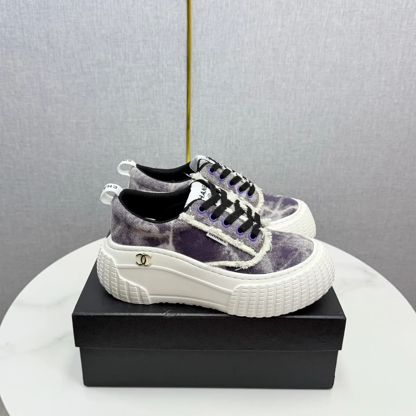💕💕Factory direct selling price p640💕💕 Chanel Panda Shoes! 2025 counter's top casual sports shoes, this classic design; the upper is in the style of electric embroidery with various techniques; the outsole is fashionable and sporty; the unusual inclusion of a variety of color matching elements... The diversified mix and match is very good-looking and versatile, and can be used for leisure, fashion, sports, and outdoor... ꫛꫀꪝ Go➫ Materials: ❶Upper made of: original imported first-layer silk cowhide + original version waterproof cloth + original first-layer cowhide ❷Inner lining: Original Yangli+wang ❸ Outsole based on: Original TPU combination outsole Counter boutique packaging complete set for women 35–41